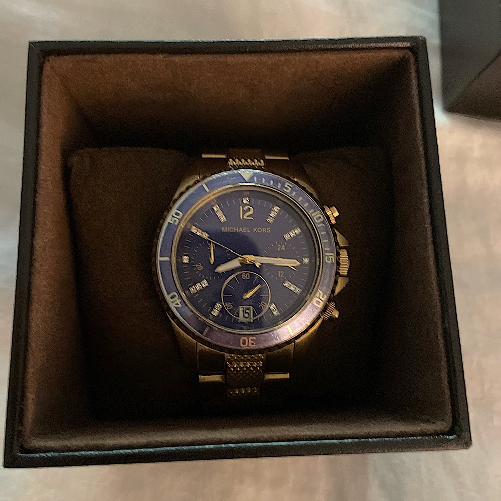 Women’s gold watch w/ case